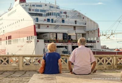 Ritratto professionale di una donna manager ad Ancona realizzato da Max Guidobaldi