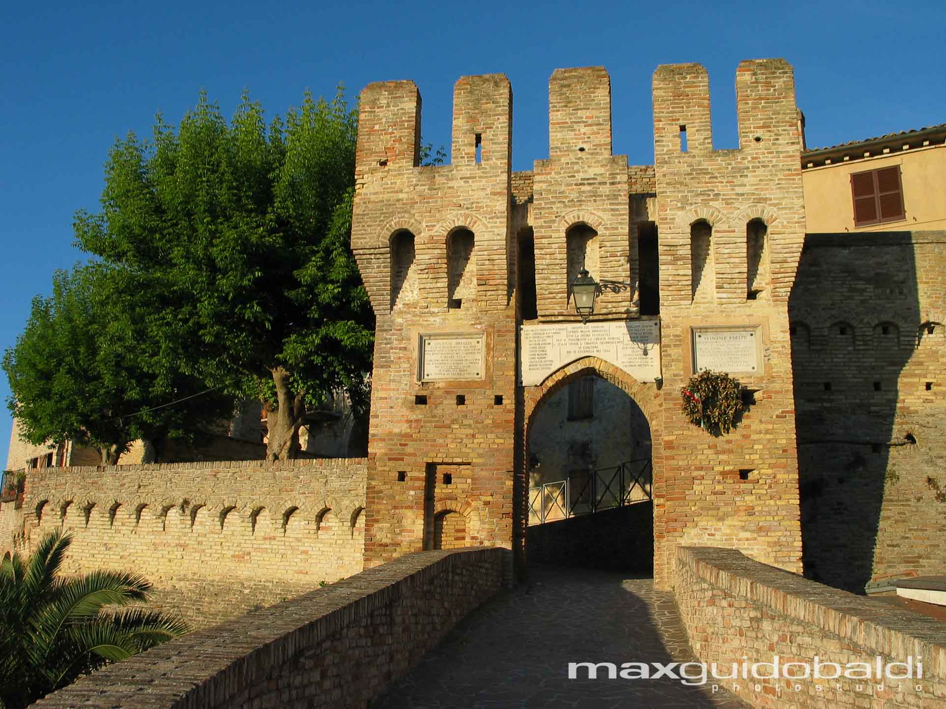 Progetto Fotografico: Castel d’Emilio, ritratto di un Paese.