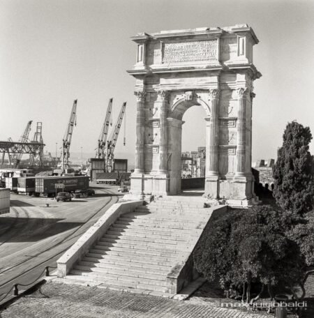 Protetto: Le gru del porto antico