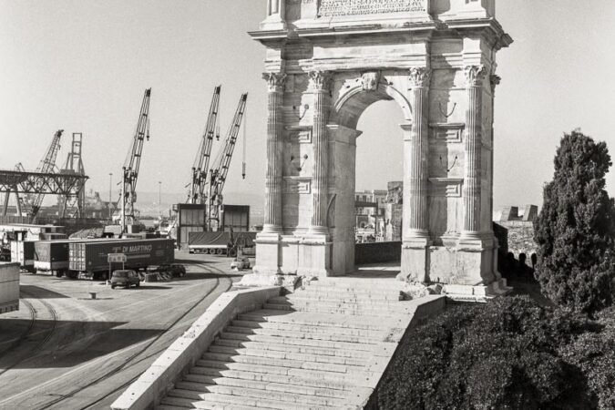 Protetto: Le gru del porto antico