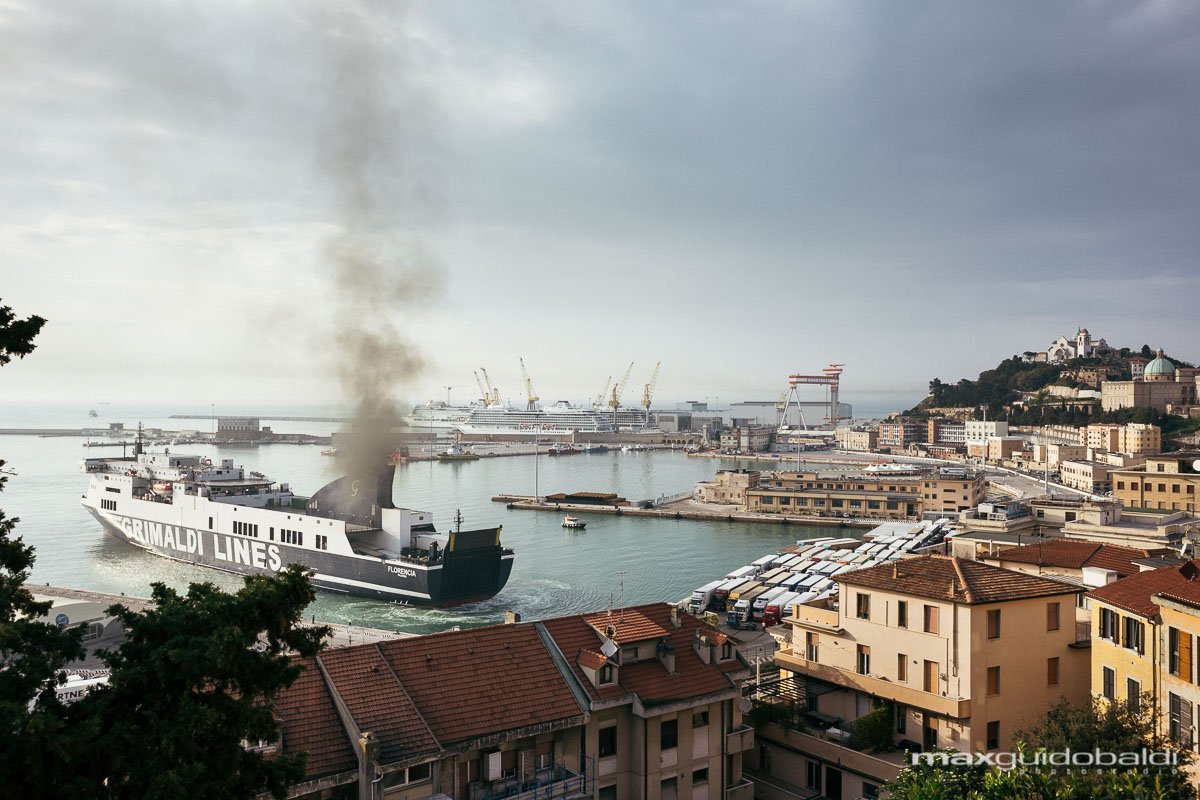 PROGETTO FOTOGRAFICO – inAncona, breve viaggio in una città invisibile